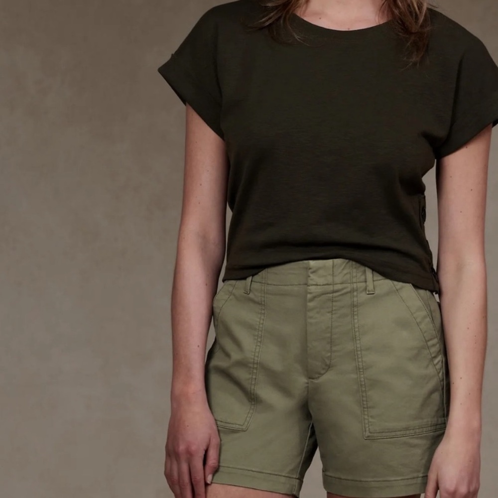 Banana Republic size 10 authentic chino shorts in army green